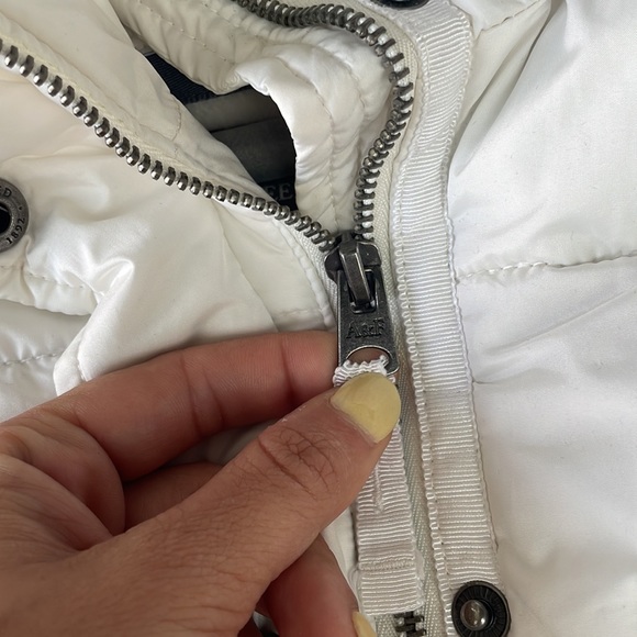 Abercrombie and Fitch medium white vest - Picture 4 of 8